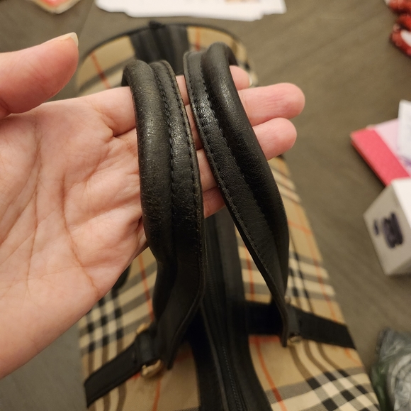 Authenthic Burberry Boston Bag - Picture 5 of 9